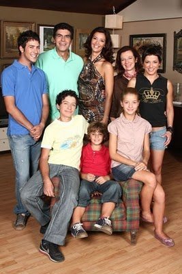 Ευτυχισμένοι Μαζί (2007-2009) TV Series