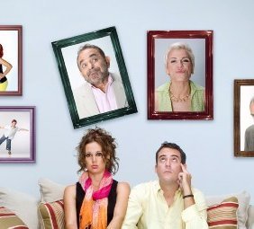 Η Οικογένεια Βλάπτει (2009) TV Series